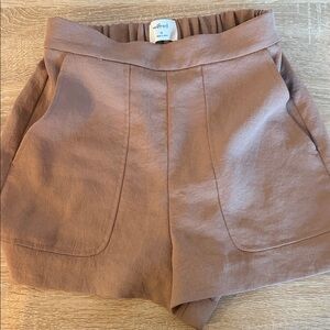 Wilfred High-Waist Taupe Shorts with Front Patch Pockets